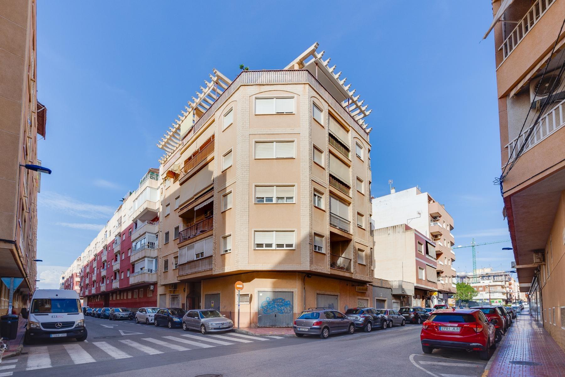 ÁTICO DE 2 HABITACIONES 2 BAÑOS Y AMPLIA TERRAZA