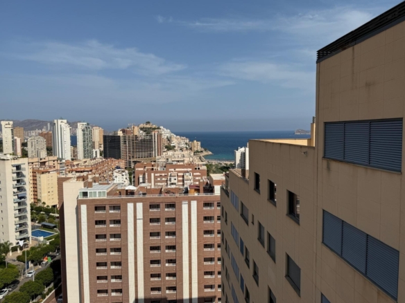 Ático Dúplex con Solárium Privado y Vistas a la Cala de Finestrat