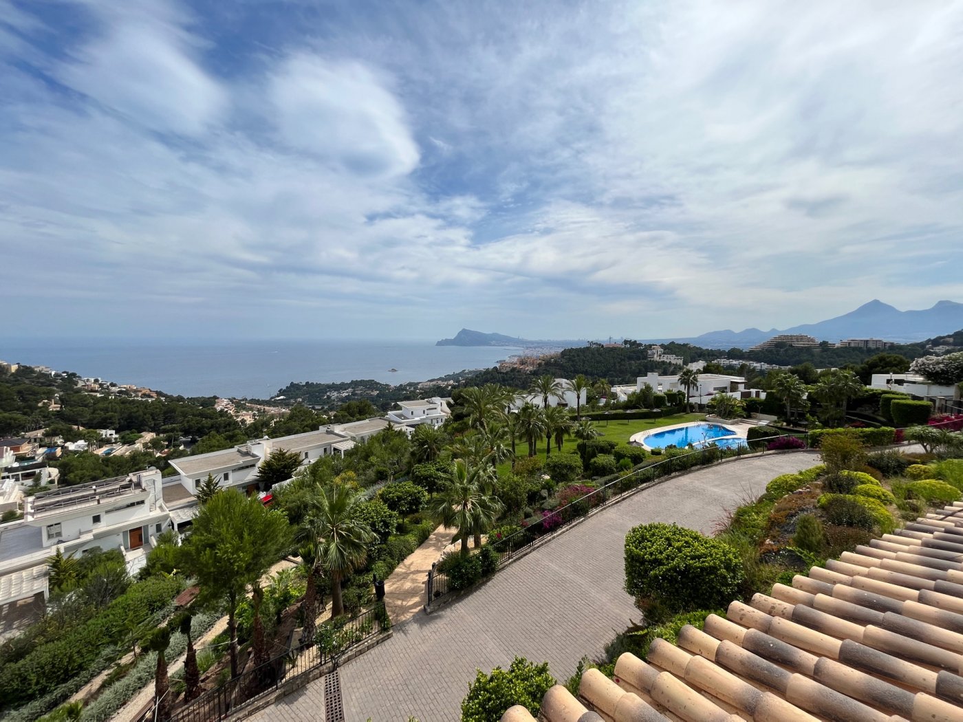 ALTEA HILLS EXCLUSIVE FLAT FOR SALE WITH SEA VIEWS