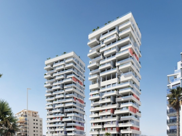 Nieuwbouw huizen met grote terrassen en uitzicht op zee