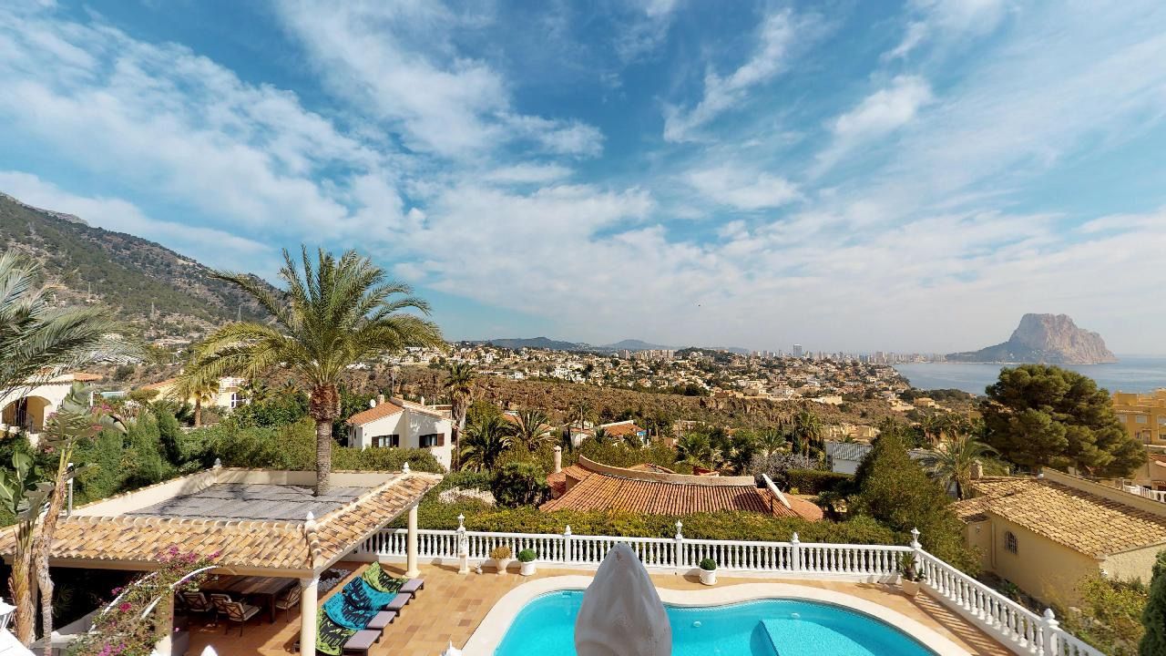 EXCLUSIEVE VILLA TE KOOP IN CALPE MET MARVELLOUS ZEEZICHTEN
