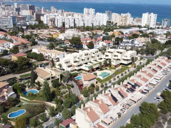 New luxury semi-detached homes with exclusive design with private pool