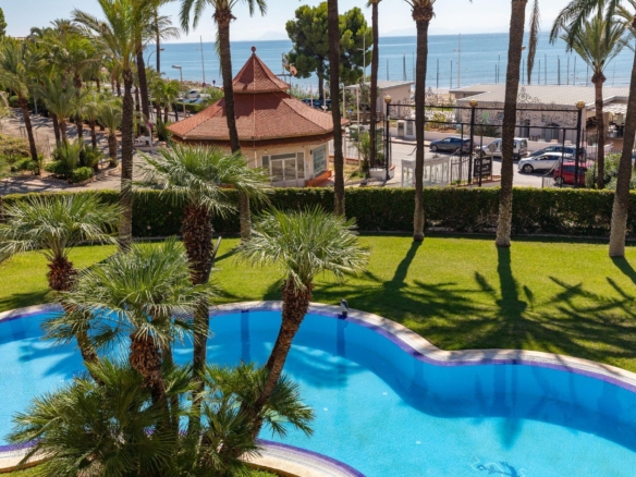 Exceptional Beachfront Villa: Luxury Steps Away from the Beach