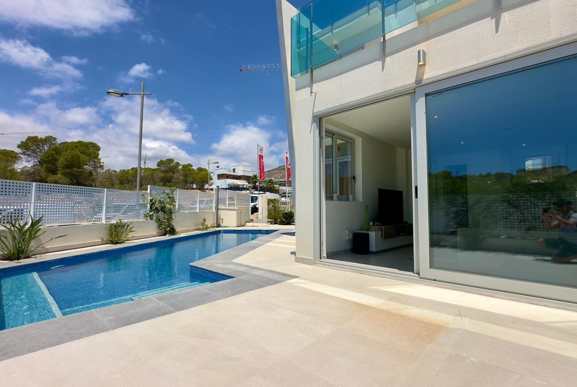 Grote villa op het balkon van Finestrat met uitzicht op de zee