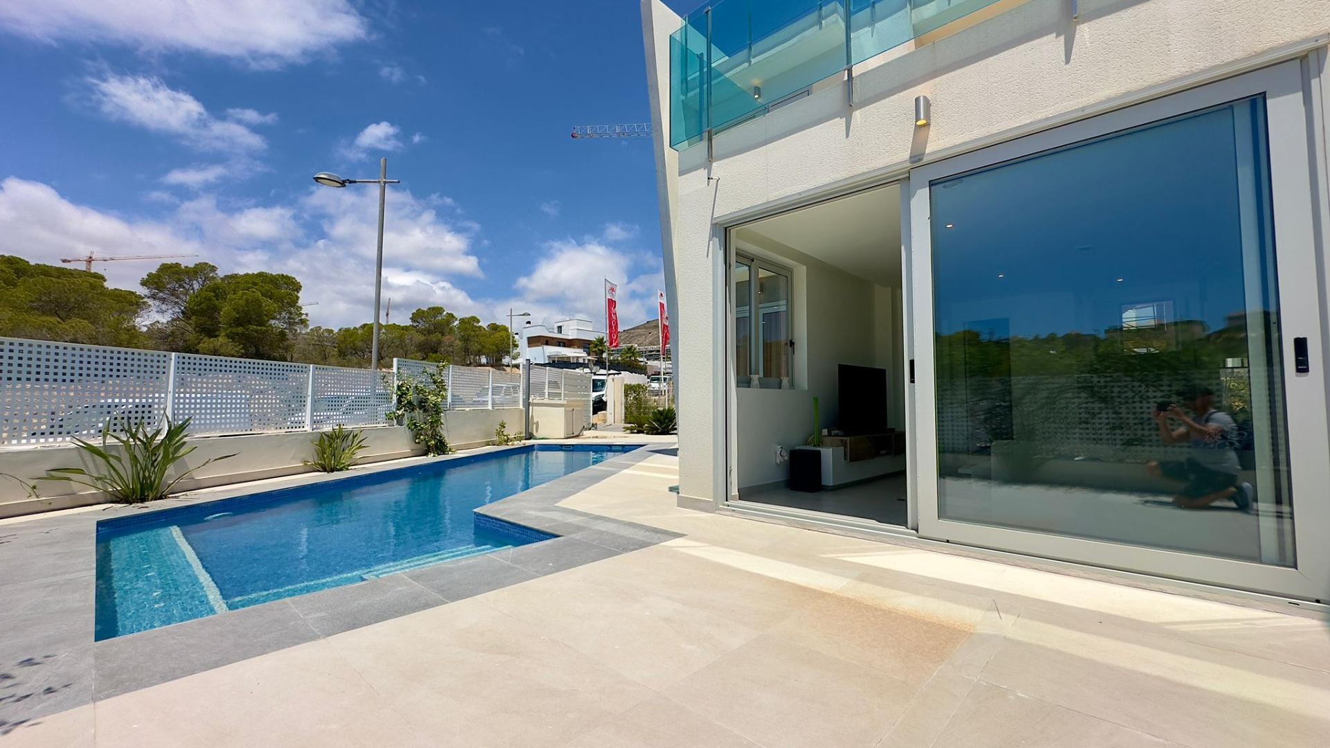 Grote villa op het balkon van Finestrat met uitzicht op de zee