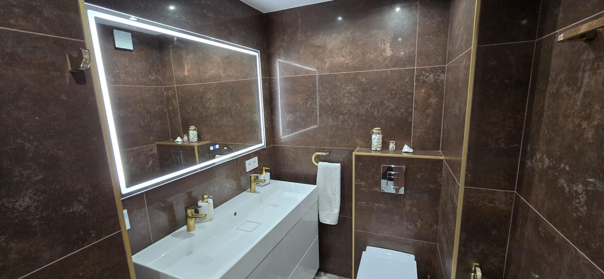 REFORMADO APPARTAMENTO A 50 METROS DE LA PLAYA. 3 DORM. 1 BAÑO. 101 M2.