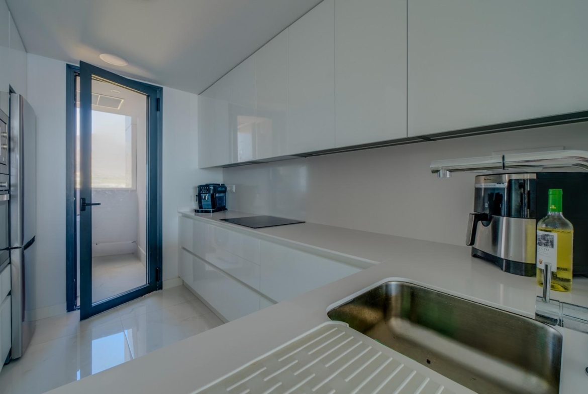 Exclusivo Piso en la Cala de Benidorm con Vistas al Mar