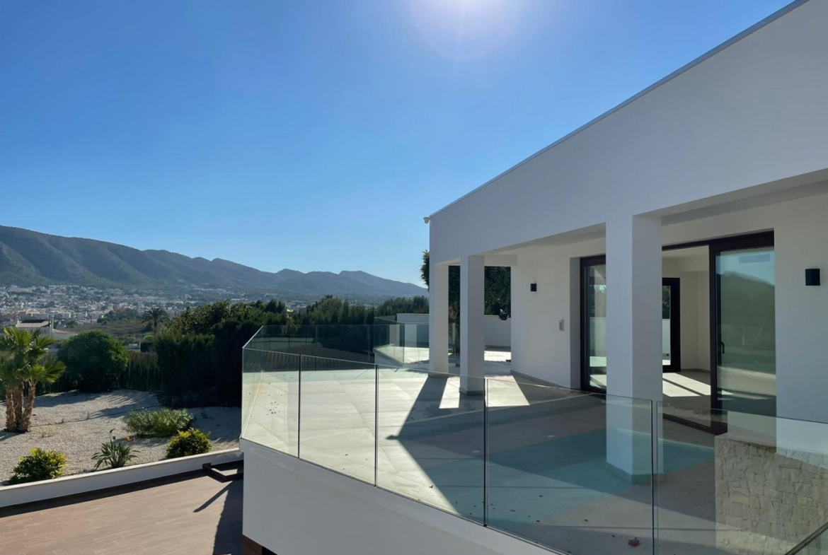LUXURY VILLA IN ALTEA