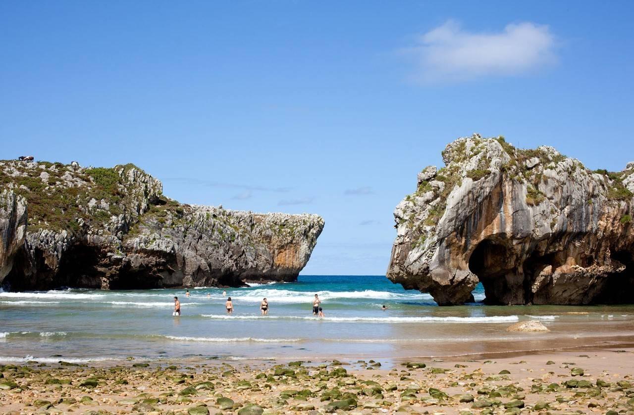 INVESTMENT FOR NEW CONSTRUCTION 100 METERS FROM MURALLÓN BEACH IN TAPIA DE CASARIEGO