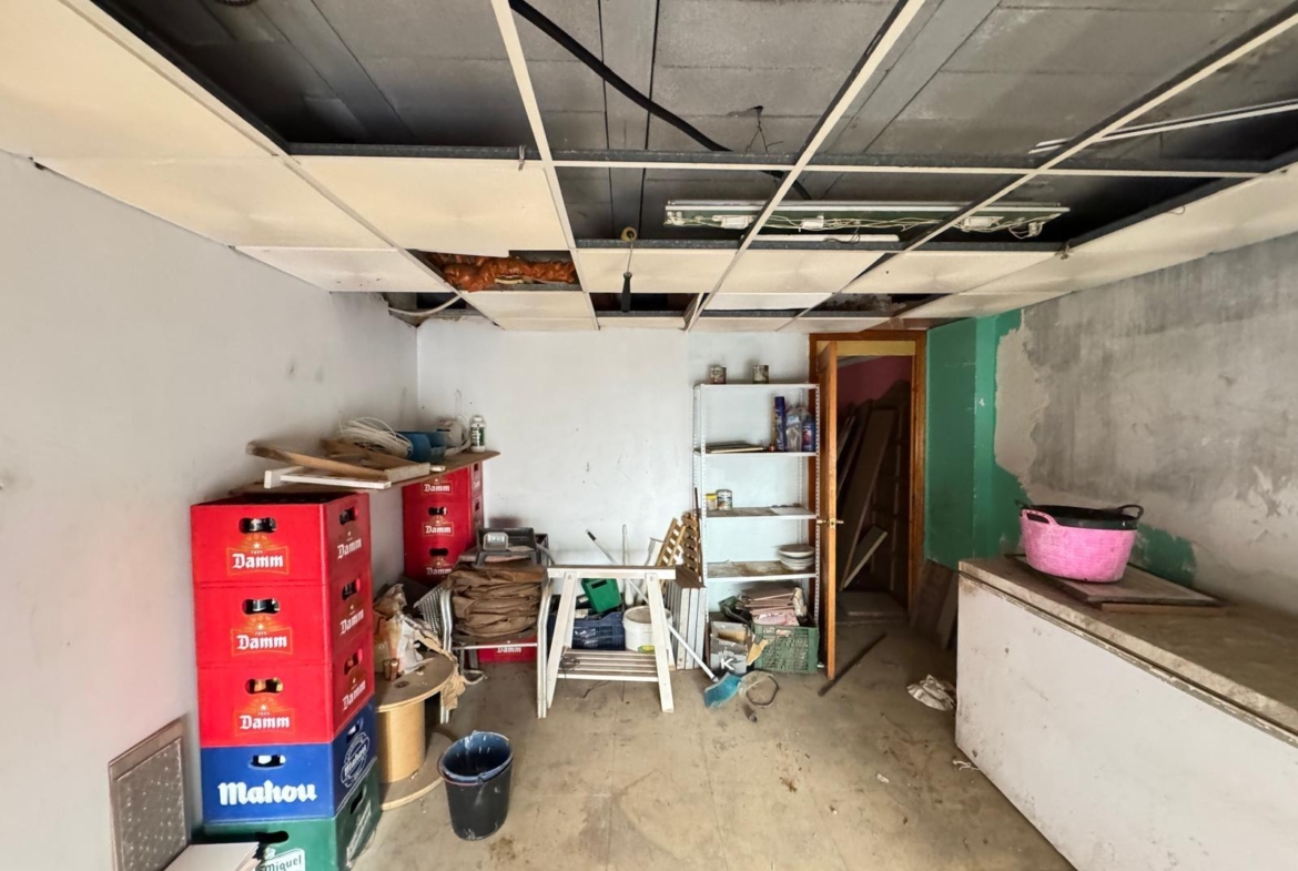 VOOR DE VERKOOP VAN BEDRIJFSTOESLAGEN MET HOSPITALITEITSLICENSE VAN 150 M2 EN SLECHTS 100 METERS VAN HET KURA-STRAND