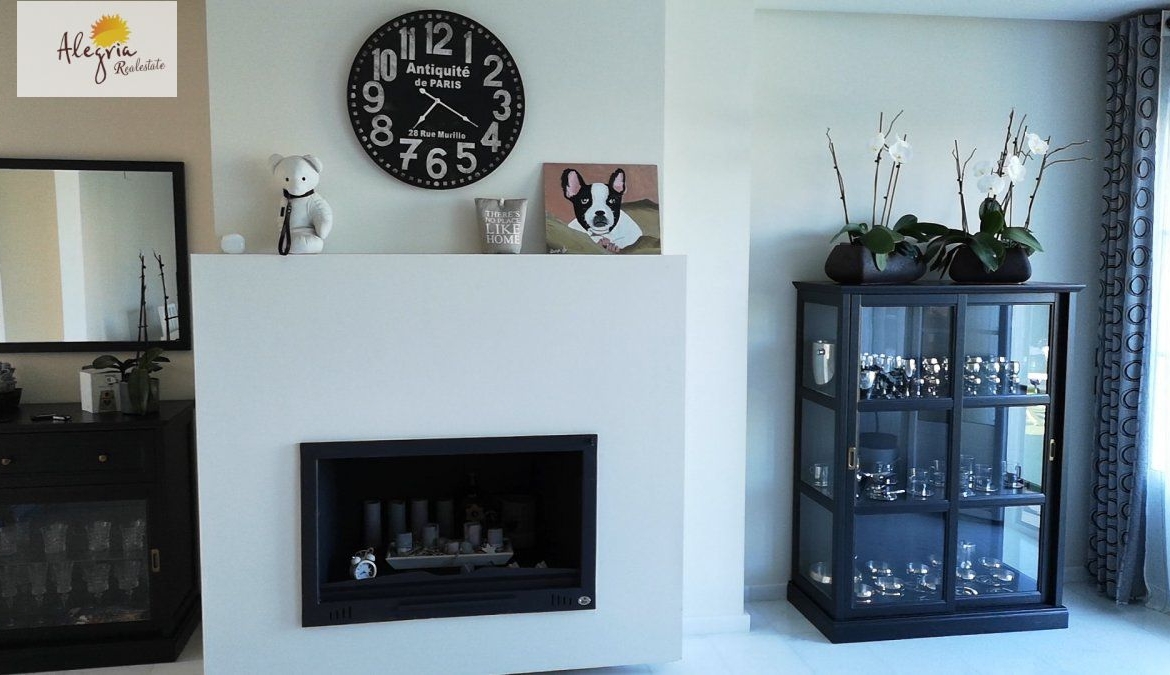 EXCELLENT VILLA IN SIERRA CORTINA FOR SALE