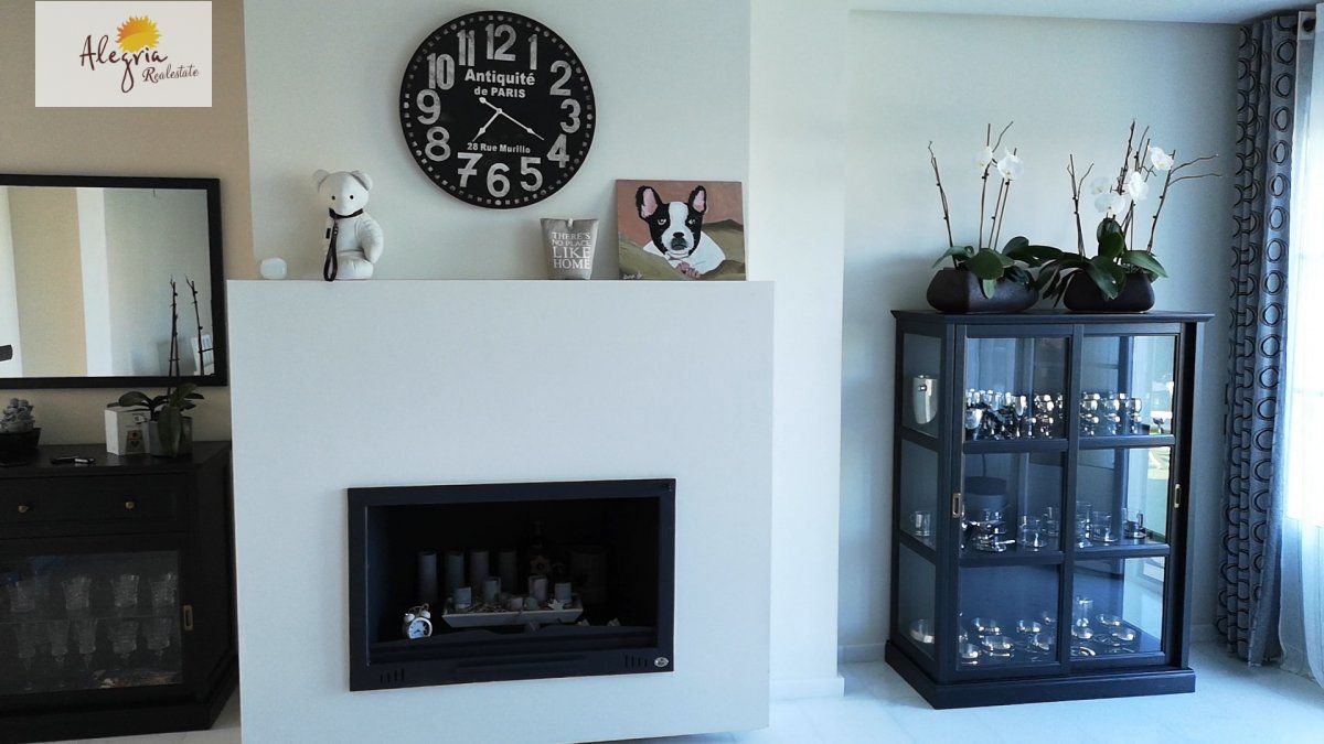 EXCELLENT VILLA IN SIERRA CORTINA FOR SALE