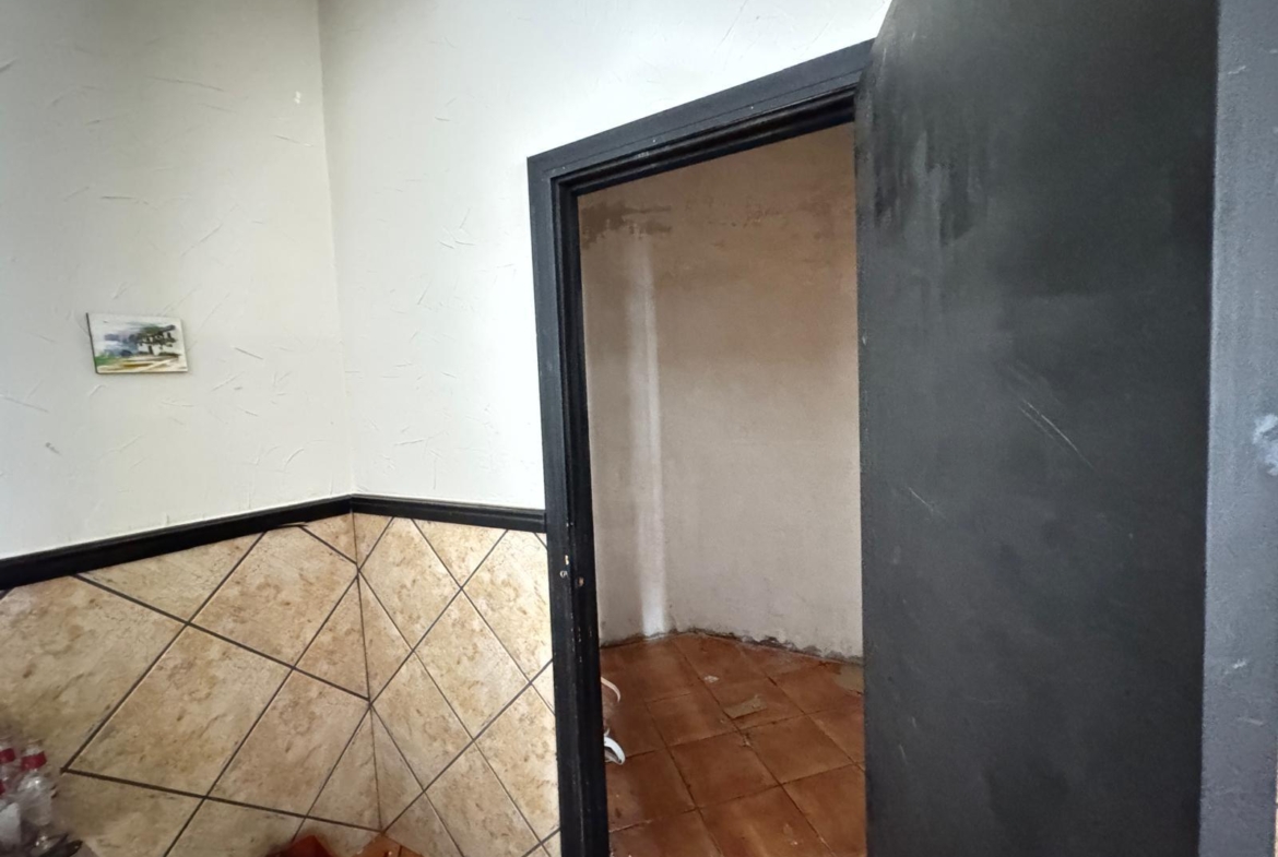 BAR EN VENTA. SE VENDE UN BAR A 500 METROS DE PLAYA DEL CURA CON 2 BAÑOS Y 150 M2 SUPERFICIE.