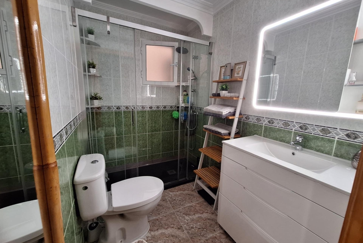 Semi-Renovated Apartment 350 Meters from Playa del Cura