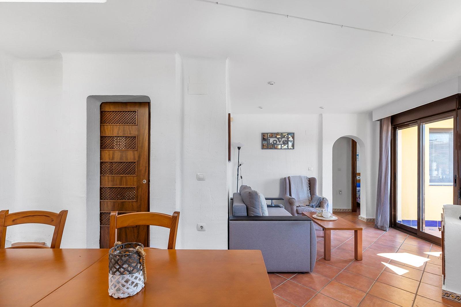 2-10-235 ATÍCO EN PUNTA PRIMA CON SOLARIUM PRIVADO DE 40 M2. 2 DORM. 2 BAÑOS. PISCINA COMUNITARIA.