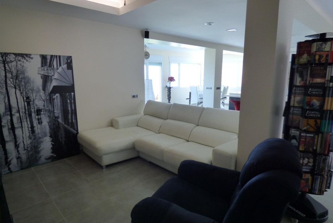 Chalet Pareado ÚNICO en Primera Línea en Playa de San Juan
