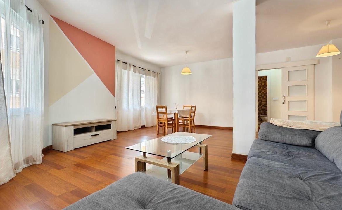 APPARTAMENTO A 300 METROS DE PLAYA CON 3 DORM. 2 BAÑOS CON SUPERFICIE DE 108 M2.