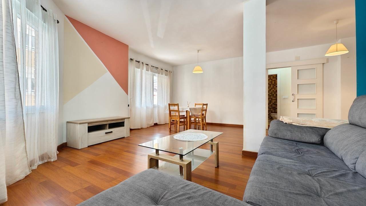 APPARTAMENTO A 300 METROS DE PLAYA CON 3 DORM. 2 BAÑOS CON SUPERFICIE DE 108 M2.