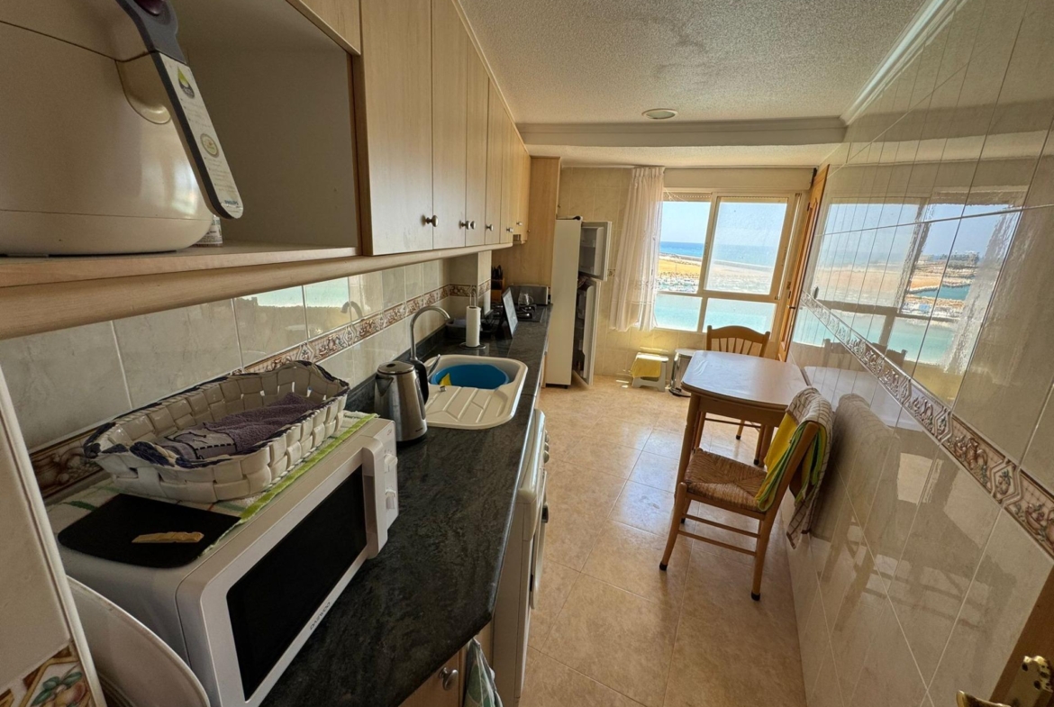 Fantástico apartamento de 3 slaapzalios en primera línea de playa en Torrevieja