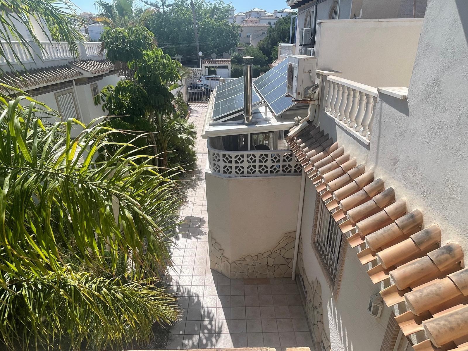VILLA PARADA CON VISTAS AL MAR Y A 200 METROS DE PLAYA! ZONA TORRE LA MATA. 5 DRM. 3 BAÑOS. PISCINA PRIVADA.