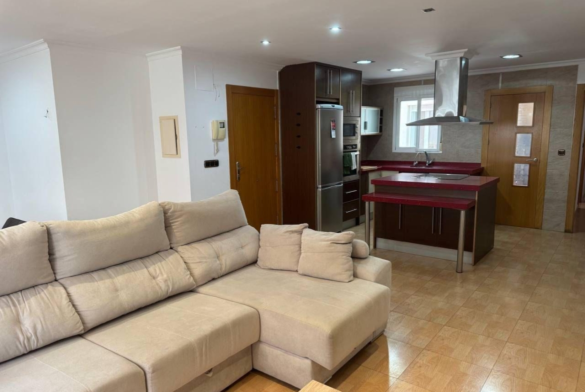 Spacious Semi-New Apartment in Torrevieja, Ideal for Living