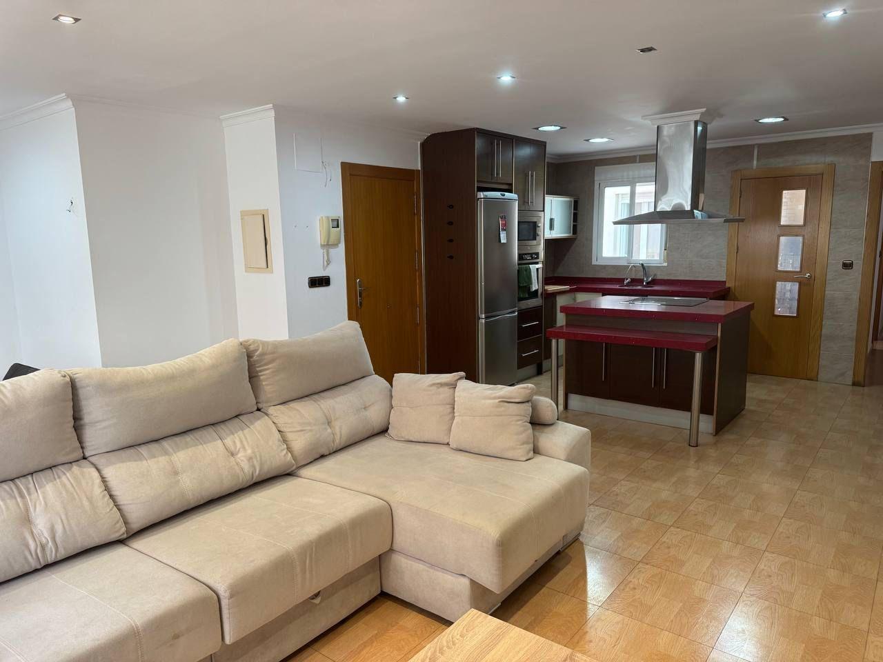 2-10-289 Spacious Semi-New Apartment in Torrevieja, Ideal for Living