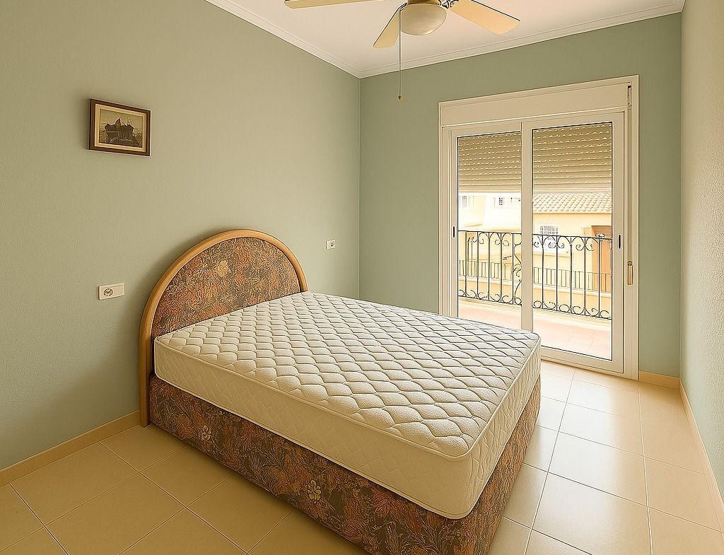 ADOSADO EN PLAYA FLAMENCA CON JARDIN Y PISCINA COMUNITARIA. 2 DORM. 2 BAÑOS. PARKING. 2 TERRAZAS GRANDES.