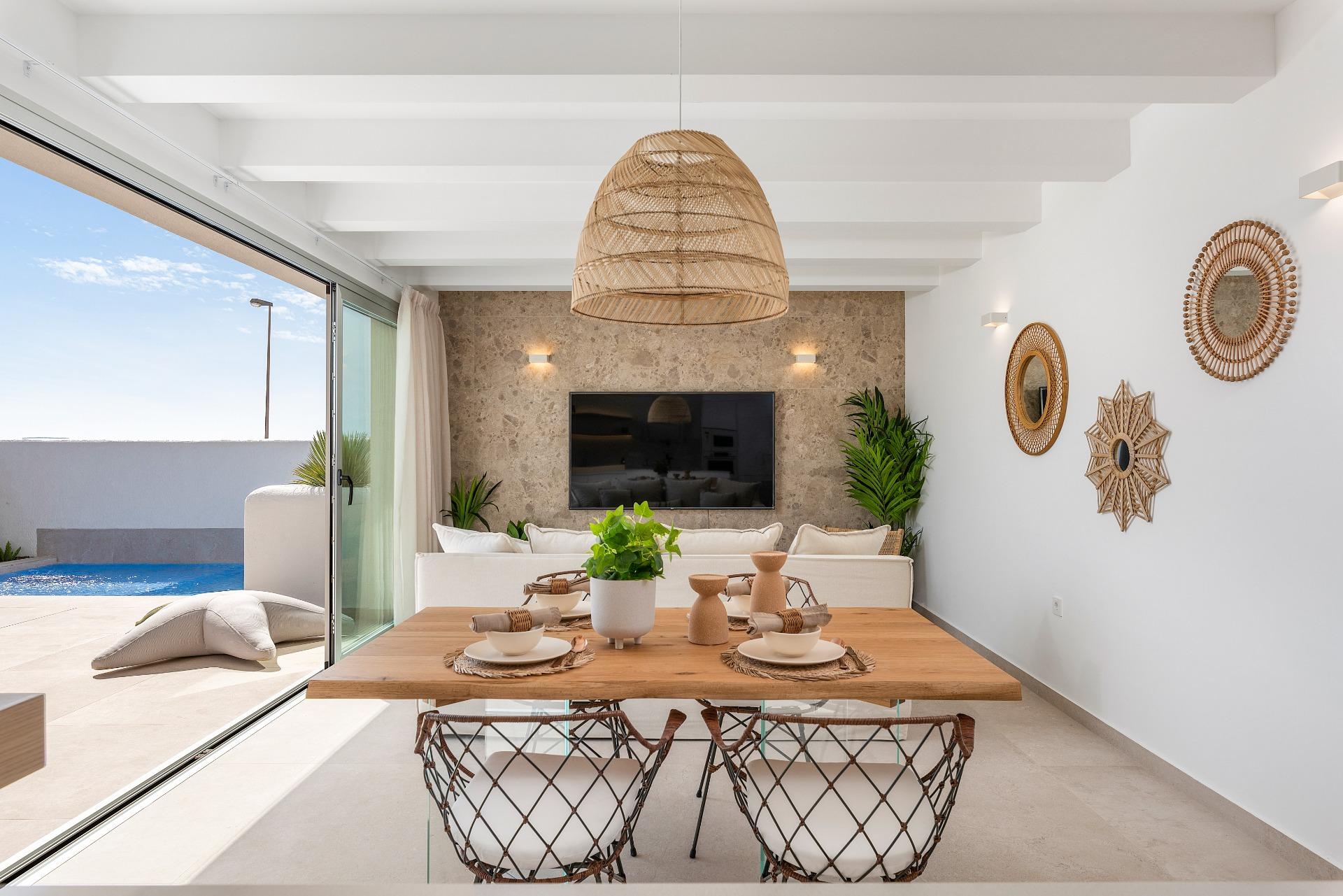 VILLA DE OBRA NUEVA EN LOS ALCÁZARES CON VISTAS AL MAR MENOR. CON PISCINA PRIVADA. 3 DORM. 2 BAÑOS. PARCELA 217 M2.