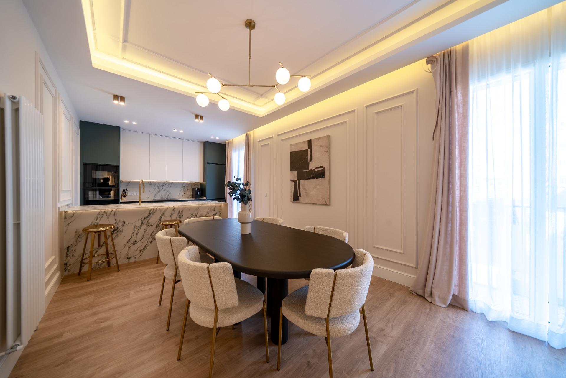 ELEGANT REFURBISHED APARTMENT IN RECOLETOS NEIGHBORHOOD, MADRID
