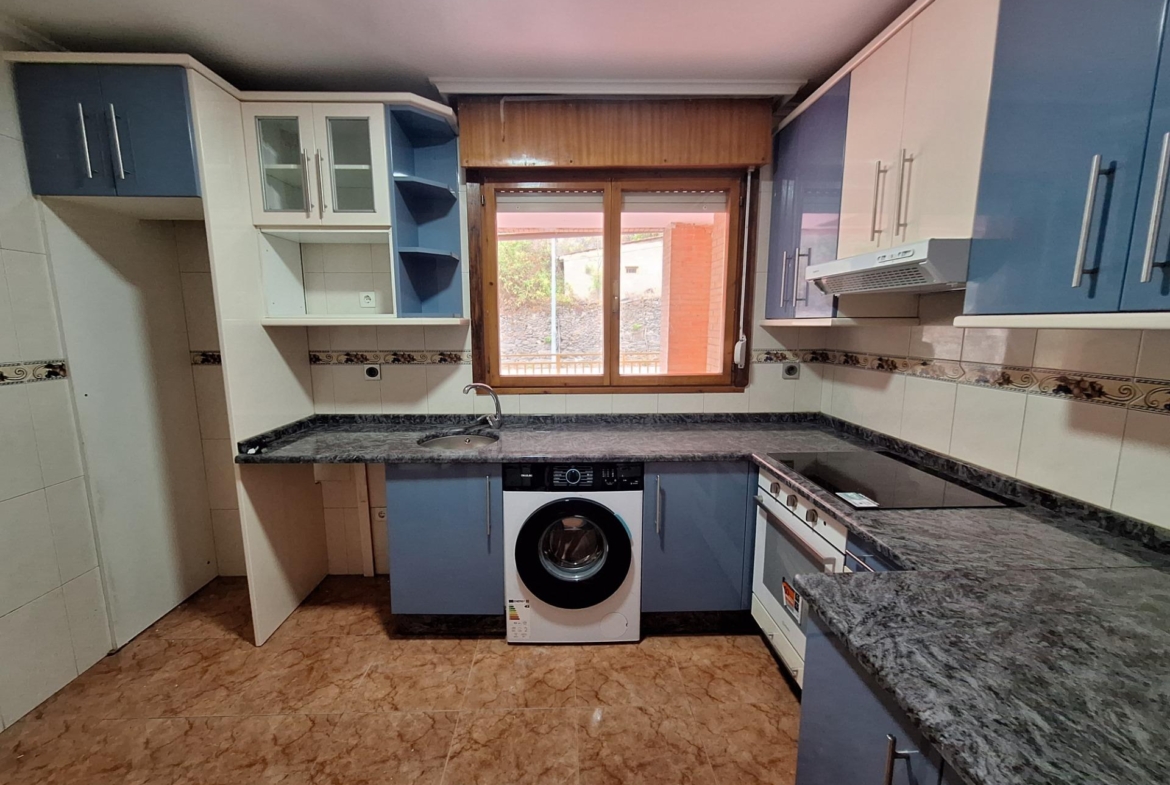Amplio piso para entrar a vivir en Mieres