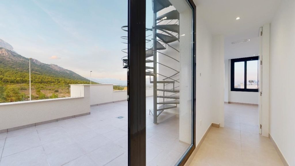 Villas de nueva construcción con vistas al mar y montaña