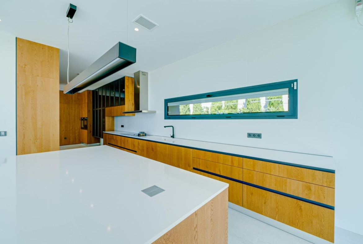 Indrukwekkende luxe villa aan zee