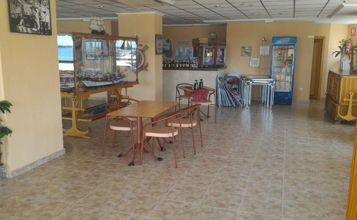 RESTAURANTE EN TORREVIEJA EN LA PRIMERA LINEA DE PLAYA