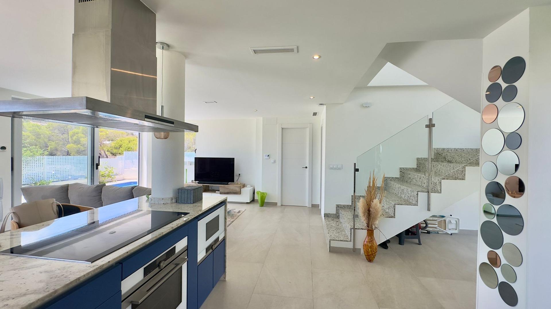 Grote villa op het balkon van Finestrat met uitzicht op de zee