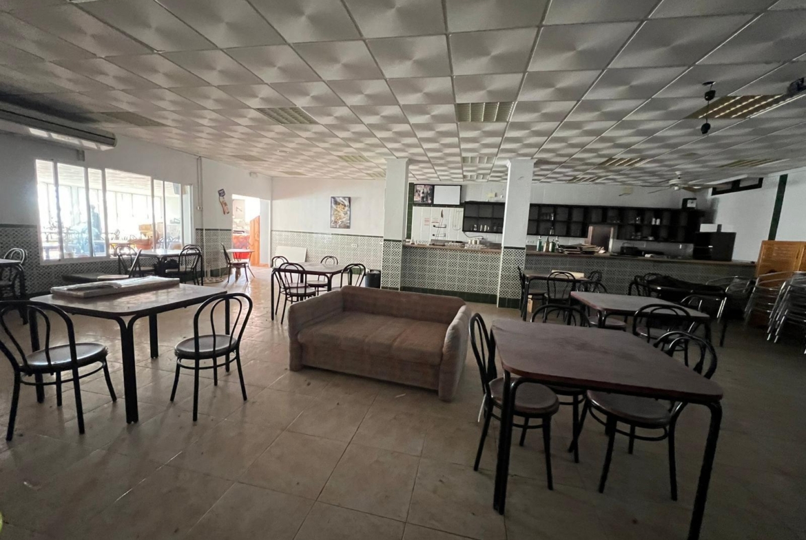 LOKALE COMERCIAL EN CABO ZERVERA. 300 M2. A 100 METROS DEL MAR.