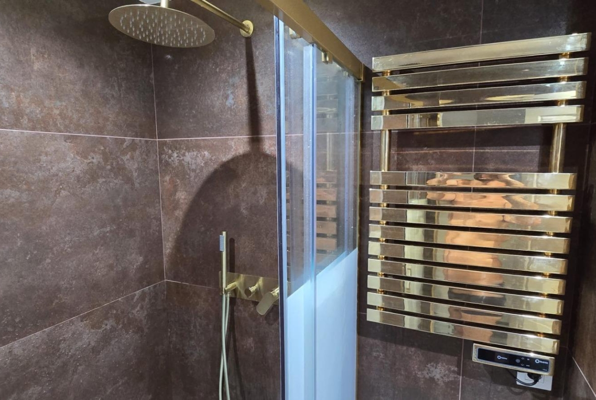 REFORMADO APPARTAMENTO A 50 METROS DE LA PLAYA. 3 DORM. 1 BAÑO. 101 M2.