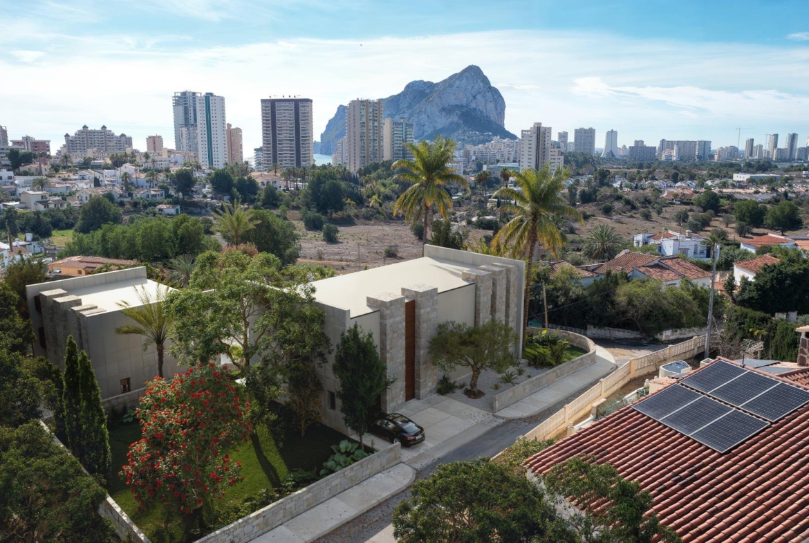 Detached villas with private pool in La Merced