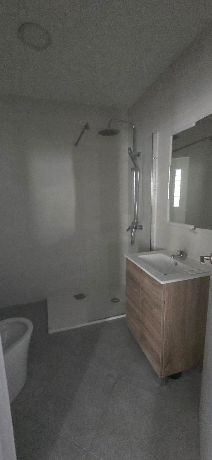PLANTA BAJA 1 HABITACION Y 1 BAÑO