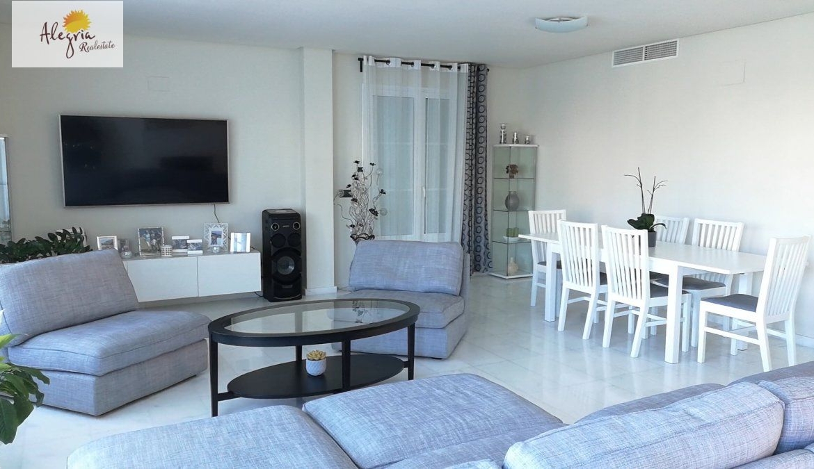 EXCELLENT VILLA IN SIERRA CORTINA FOR SALE