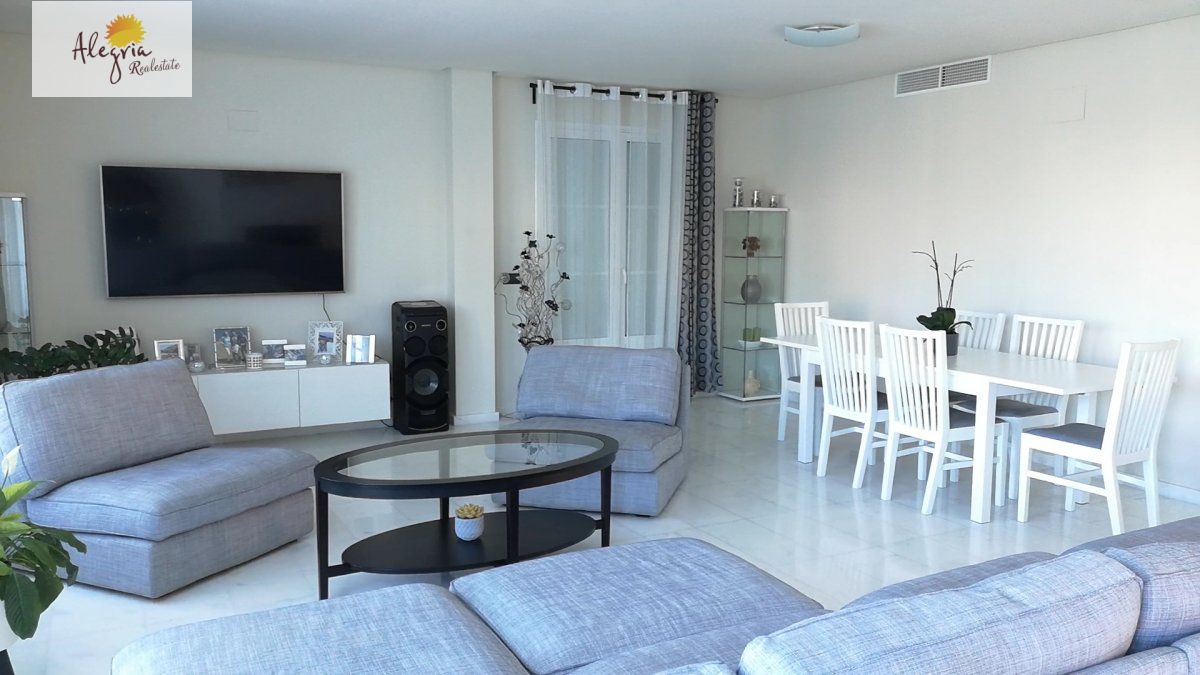 EXCELLENT VILLA IN SIERRA CORTINA FOR SALE