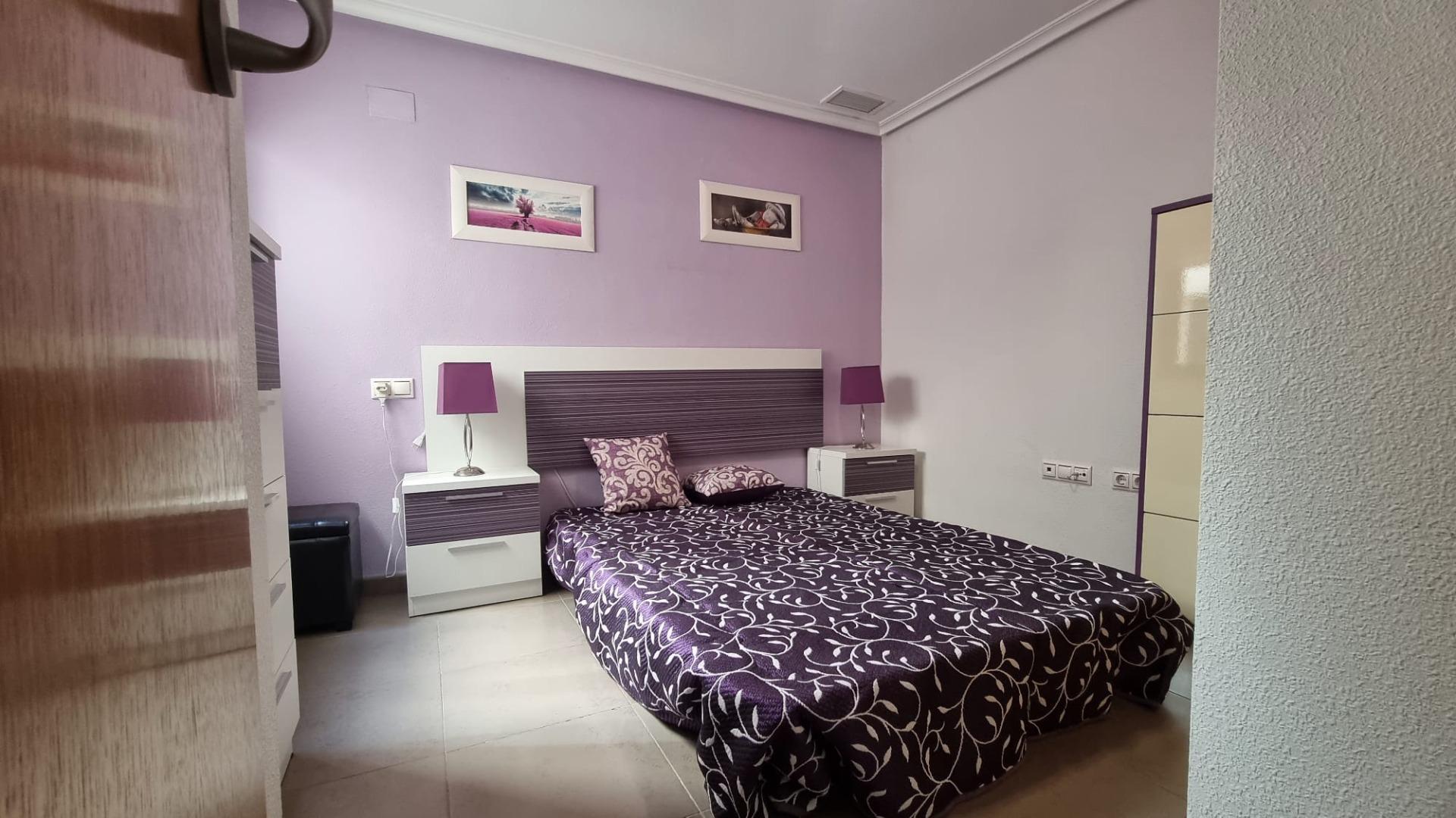 Elegante piso en cetro de Torrevieja + plaza de parking incluido !