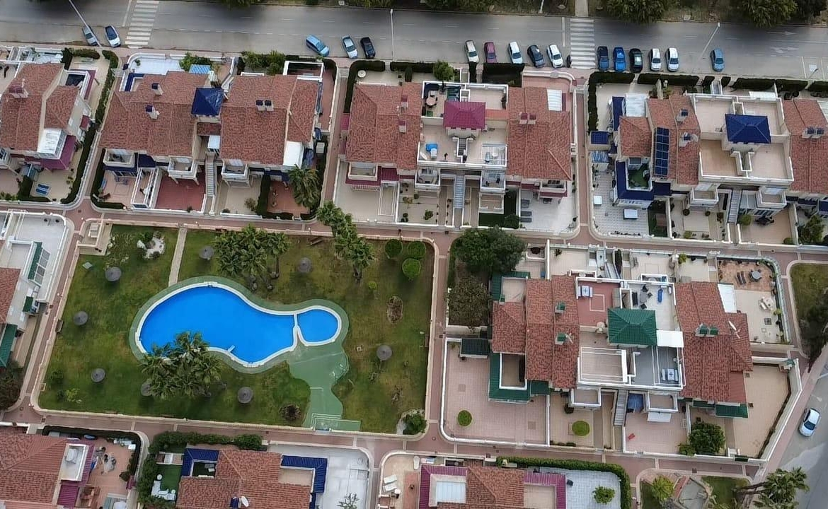 BUNGALOW PLANTA ALTA CON SOLÁRIUM EN ORIHUELA COSTA, ZENIAMAR I.