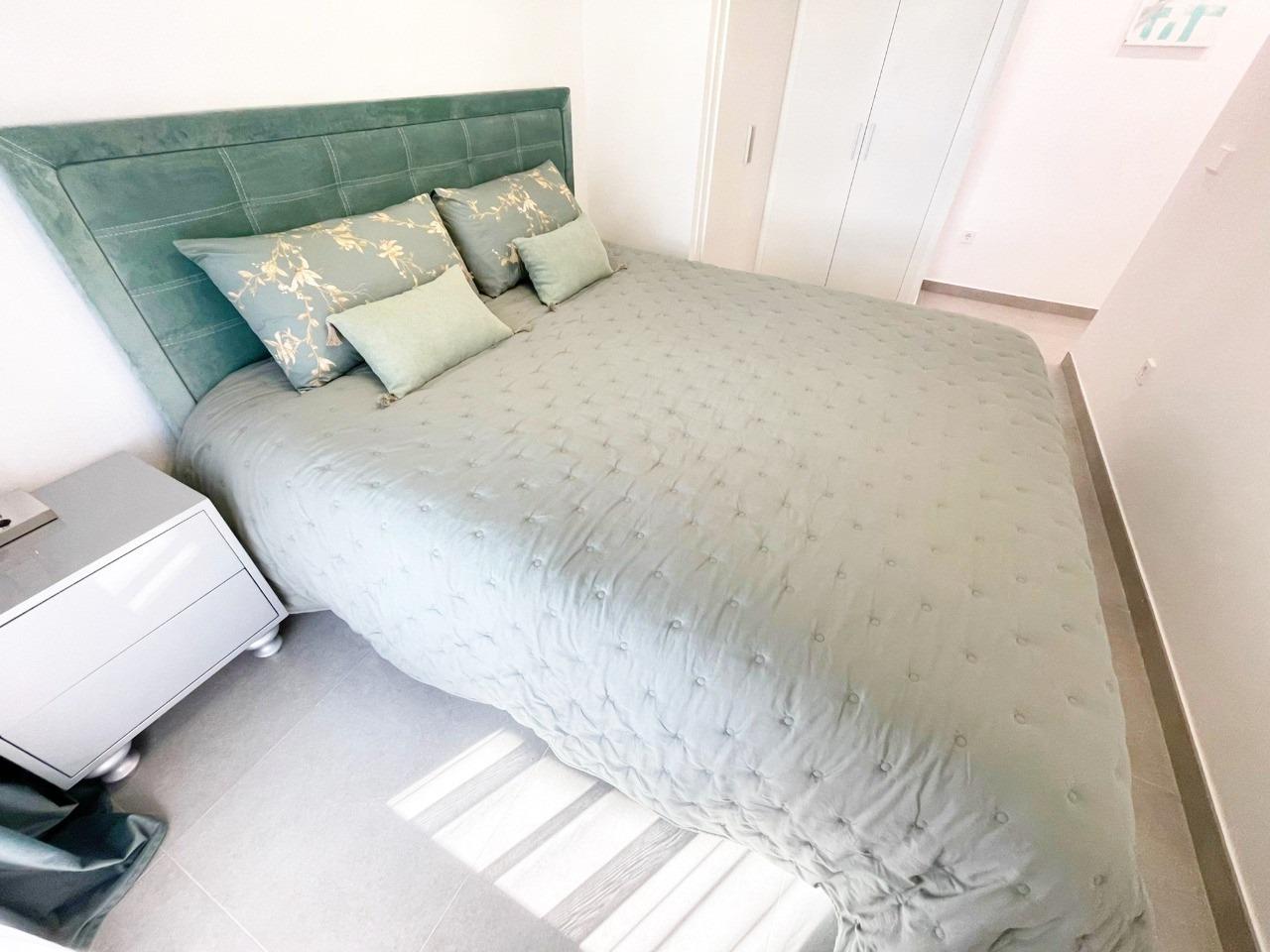 Moderne nieuwe appartementen aan de oevers van de Middellandse Zee