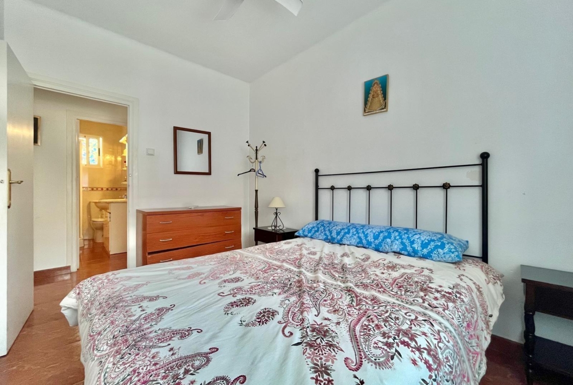 Spacious Apartment Just 400 Meters from Playa del Cura – Torrevieja