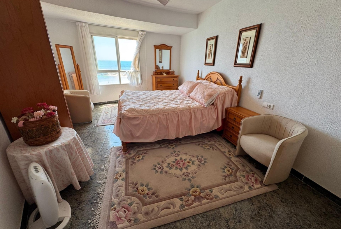 Fantástico apartamento de 3 slaapzalios en primera línea de playa en Torrevieja