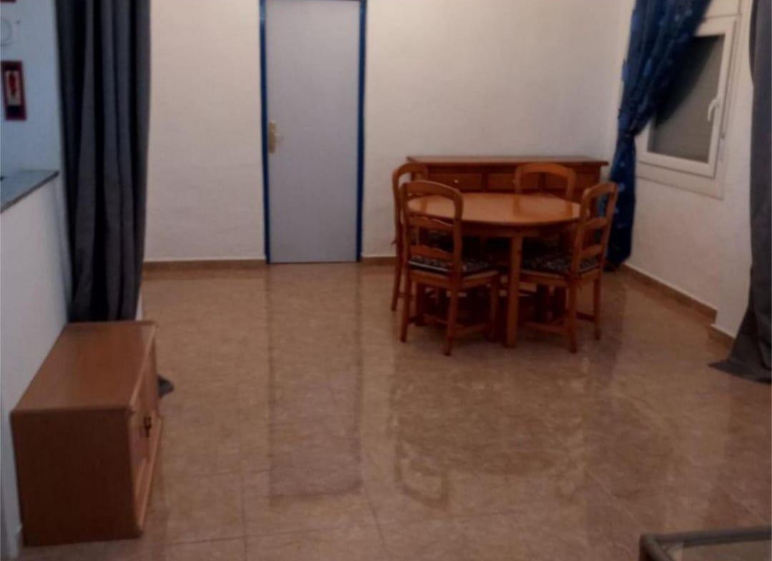 BONITA CASA ADOSADA EN ALMORADÍ: 4 HAB, 2 BAÑOS
