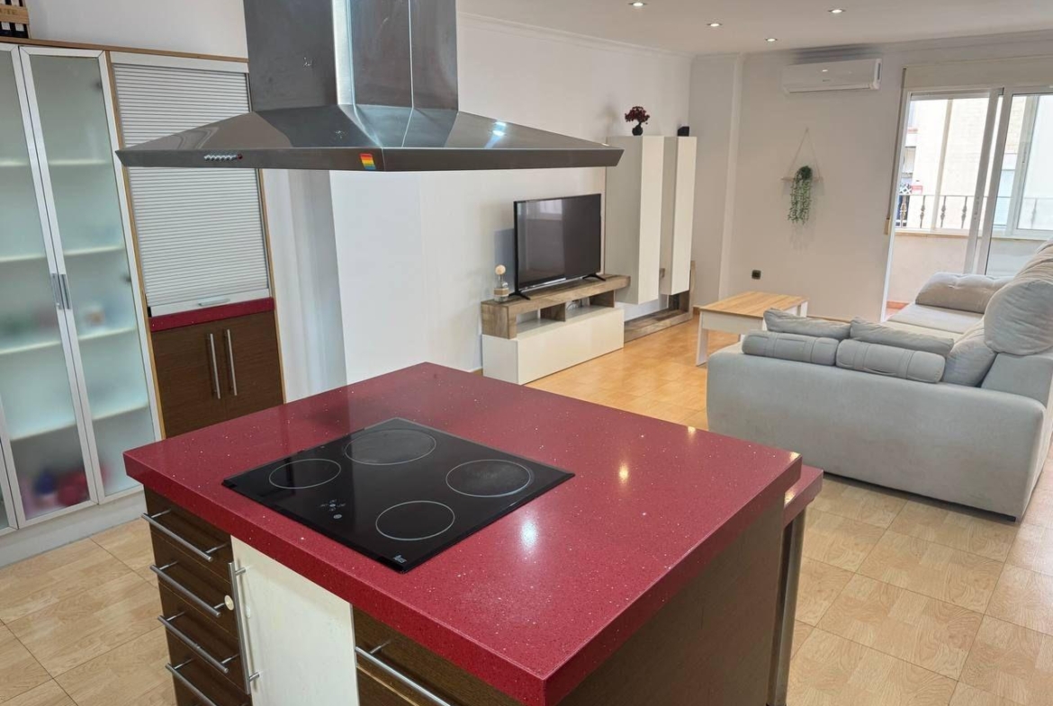 Spacious Semi-New Apartment in Torrevieja, Ideal for Living