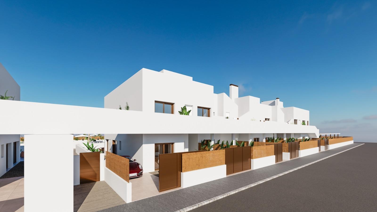 OBRA NUEVA EN LOS ALCÁZARES CON VISTAS AL MAR NENOR. BUNGALOWS PLANTA BAJA Y ALTA. 2 DORM. 2 BAÑOS. PARKING Y PISCINA.