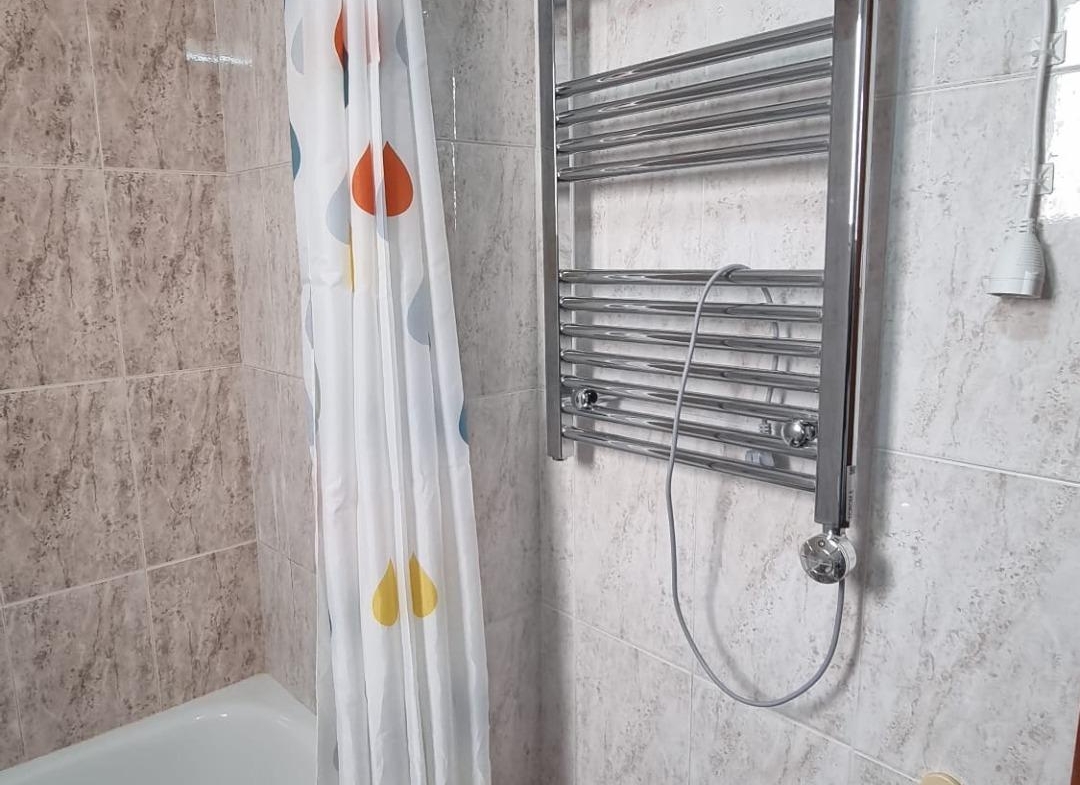 Apartamento semireformado a escasos metros de la playa !