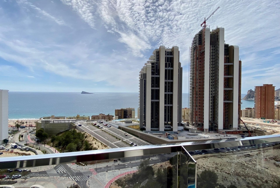 Impresionante apartamento de 3 dormitorios en Sunset Waves en planta 17 espectaculares vistas al mar